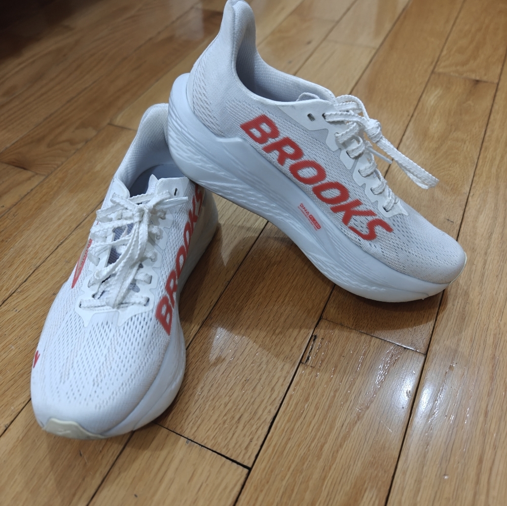 Brooks Womens Hyperion Max 2 1204231B173 White Running Shoes Sneakers Size 7 B - Picture 3 of 5